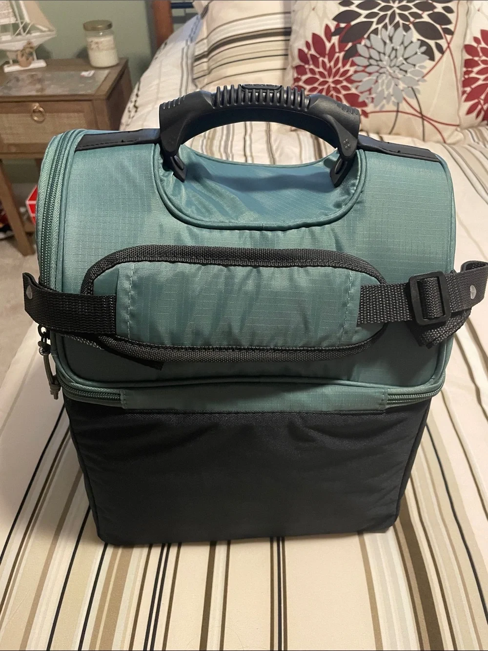 New Igloo Playmate Gripper 22 Can Cooler Bag Teal Green Black Insulated Box Bag